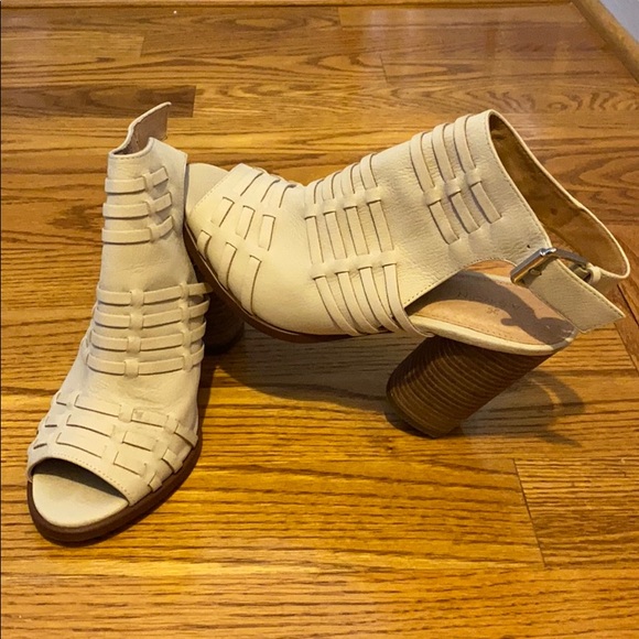 Caslon Shoes - Caslon Weave Peep Toe Bootie